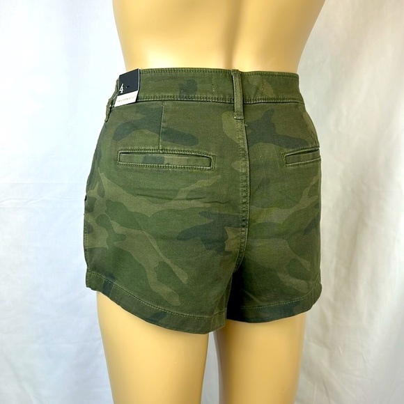 Abercrombie & Fitch Green Camouflage Shorts. Size 4. New With Tag. - Picture 3 of 10